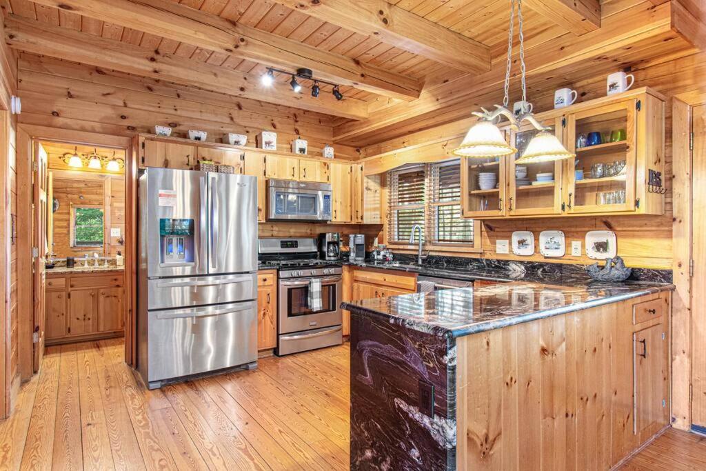 Cherry Log Summit Cabin By Bk Stays - Family Friendly - Playground - Game Room - Jacuzzi - Amazing Mountain Views Exterior photo